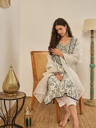 Cream Silk Blend Kurta with Trousers   Dupatta Suits