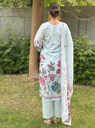Digital Printed Neck Handwork Women Kurta Sets With Dupatta Straight Suits