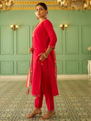 Elegant Silk Blend Kurta Set with Beaded Embroidered Design   Organza Dupatta