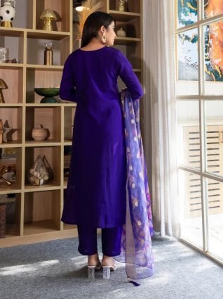 Elegant Silk Blend Kurta Set with Beaded Embroidered Design   Organza Dupatta