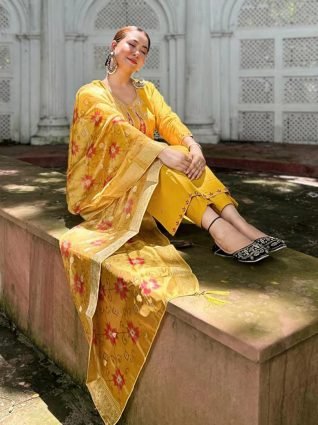 Elegant Silk Blend Kurta Set with Beaded Embroidered Design   Organza Dupatta