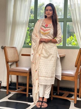 Embroidered Chanderi Silk Kurta Set with Embroidered Dupatta