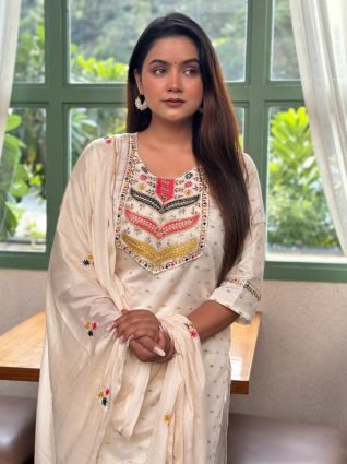Embroidered Chanderi Silk Kurta Set with Embroidered Dupatta