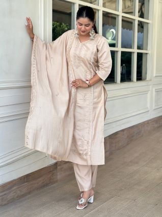 Kurta and Pant Dupatta Sets Silk Blend Fabrics with Embroidery