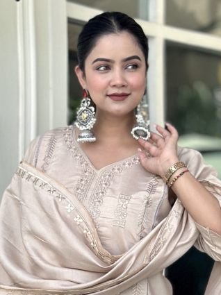 Kurta and Pant Dupatta Sets Silk Blend Fabrics with Embroidery