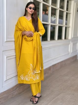 Kurta and Pant Dupatta Sets Silk Blend Fabrics with Embroidery