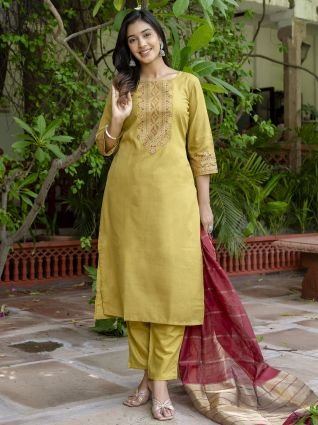 Kurta Set with Dupatta Foil Print Kurta Set for Women