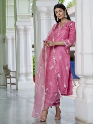 Pink Women s Silk Blend Embroidered Kurta with Pant   Dupatta Set
