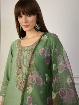 Pista Women Kurta and Pant Sets Viscose Rayon Fabric