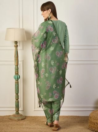 Pista Women Kurta and Pant Sets Viscose Rayon Fabric