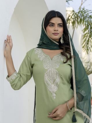 Silk Blend Women Kurta Pant with Dupatta Sets With Embroidery