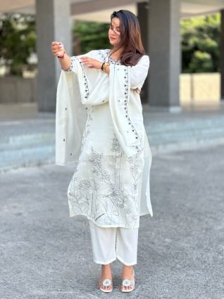 White Kurta and Pant Dupatta Sets Silk Blend Fabrics with Embroidery
