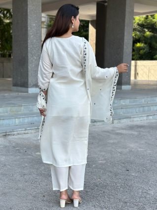 White Kurta and Pant Dupatta Sets Silk Blend Fabrics with Embroidery