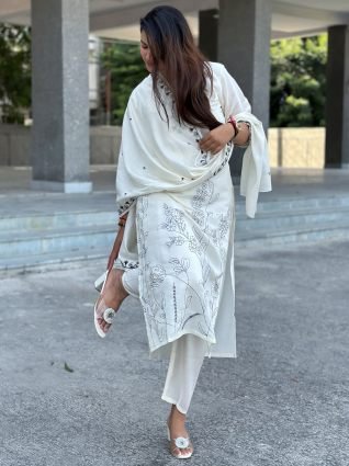 White Kurta and Pant Dupatta Sets Silk Blend Fabrics with Embroidery