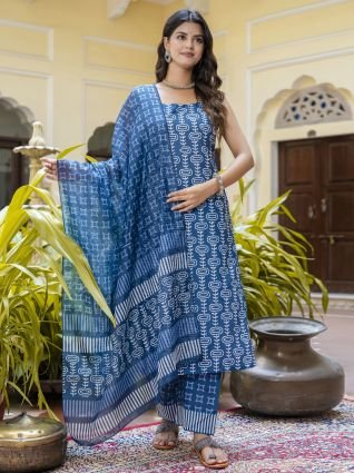 Women Cotton Blend Kurta Pant Dupatta Set
