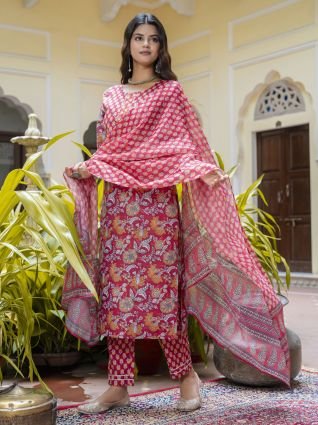 Women Cotton Blend Kurta Pant Dupatta Set