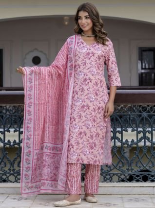 Women Cotton Blend Kurta Pant Dupatta Set