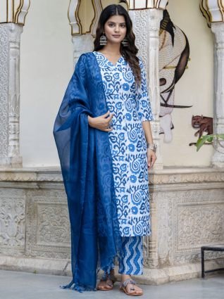Women Cotton Blend Kurta Pant Dupatta Set