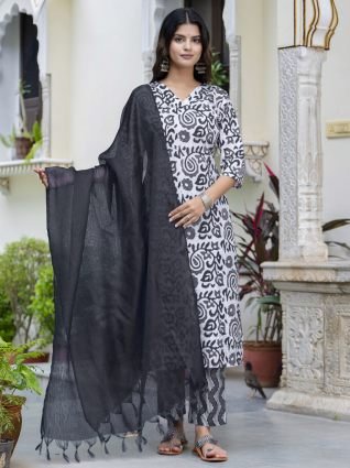 Women Cotton Blend Kurta Pant Dupatta Set