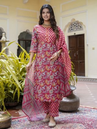 Women Cotton Blend Kurta Pant Dupatta Set