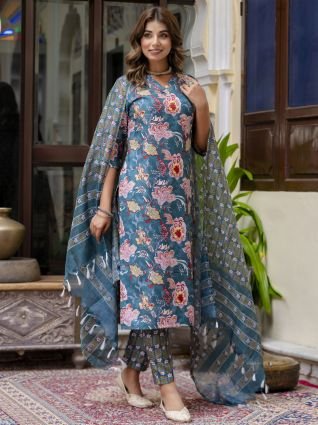Women Cotton Blend Kurta Pant Dupatta Set