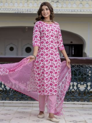 Women Cotton Blend Kurta Pant Dupatta Set