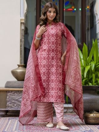 Women Cotton Blend Kurta Pant Dupatta Set