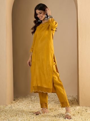 Women Cotton Blend Kurta Pant Set