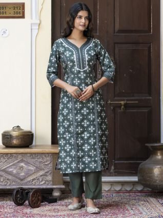 Women Cotton Blend Kurta Pant Dupatta Set