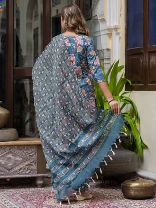 Women Cotton Blend Kurta Pant Dupatta Set