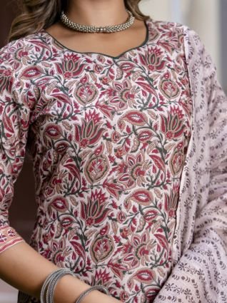 Women Cotton Blend Kurta Pant Dupatta Set