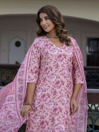 Women Cotton Blend Kurta Pant Dupatta Set