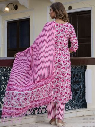 Women Cotton Blend Kurta Pant Dupatta Set