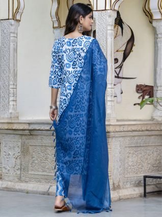 Women Cotton Blend Kurta Pant Dupatta Set