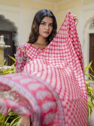 Women Cotton Blend Kurta Pant Dupatta Set