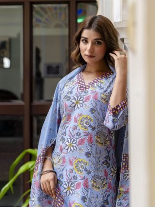 Women Cotton Blend Kurta Pant Dupatta Set