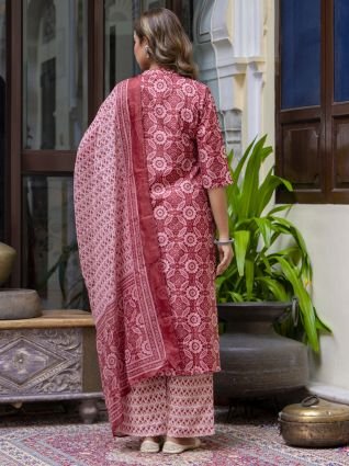 Women Cotton Blend Kurta Pant Dupatta Set