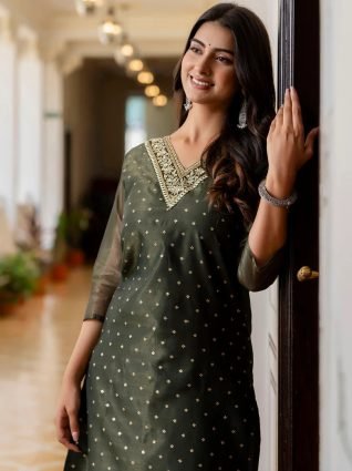Women Embroidered Silk Blend Straight Kurta