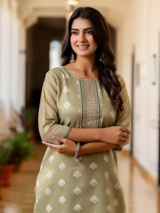 Women Embroidered Silk Blend Straight Kurta