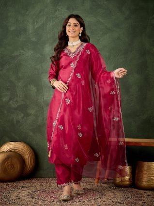 Women Kurta and Pant Dupatta Sets Silk Blend Fabrics with Embroidery
