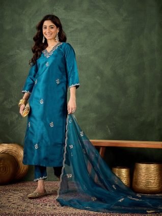 Women Kurta and Pant Dupatta Sets Silk Blend Fabrics with Embroidery