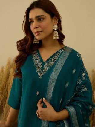 Women Kurta and Pant Dupatta Sets Silk Fabrics with Embroidery