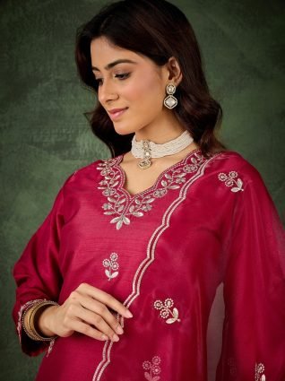 Women Kurta and Pant Dupatta Sets Silk Blend Fabrics with Embroidery