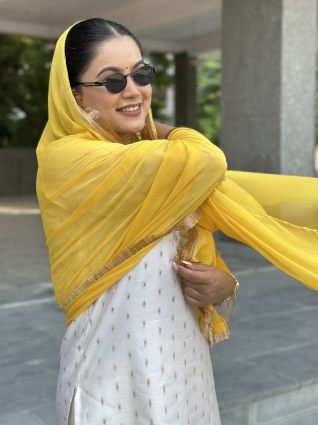 Women Kurta and Pant Dupatta Sets Chanderi Silk Fabrics with Embroidery
