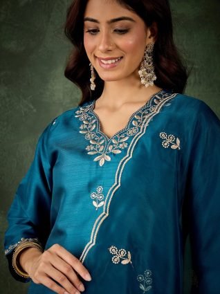Women Kurta and Pant Dupatta Sets Silk Blend Fabrics with Embroidery