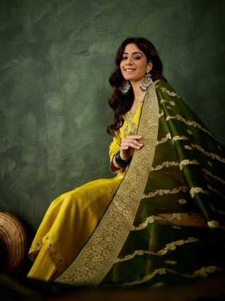 Women Kurta and Pant Dupatta Sets Viscose Rayon Fabrics with Embroidery Handwork