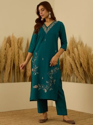 Women Kurta and Pant Dupatta Sets Silk Fabrics with Embroidery