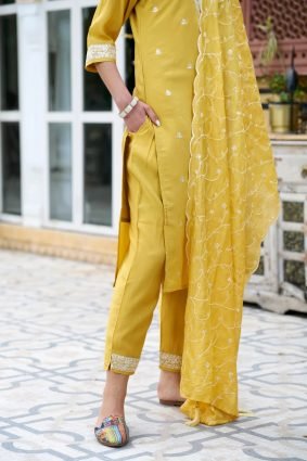Women Kurta and Pant Sets Silk Blend Fabric