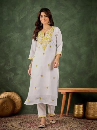 Women s Silk Blend Embroidered Straight Kurta   Pant Set