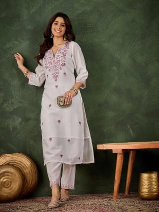 Women s Silk Blend Embroidered Straight Kurta   Pant Set